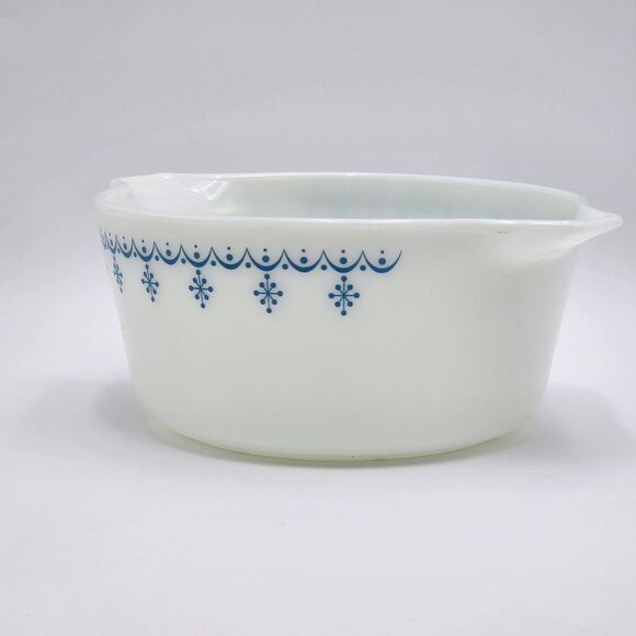 Pyrex Vintage Snowflake Garland 1 1/2 Quart White Mixing Serving Bowl 474-B - Picture 2 of 7